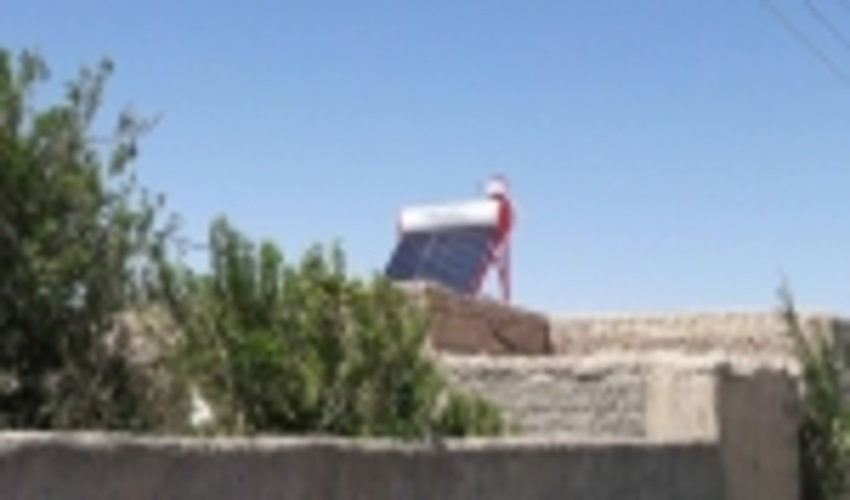 110 دستگاه آبگرمکن خورشیدی در شهرستان هیرمند توزیع شد