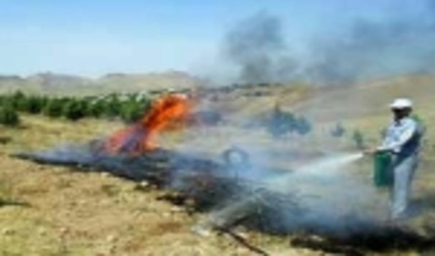 مانور اطفاء حریق منابع طبیعی در شهرستان مهران برگزار شد.