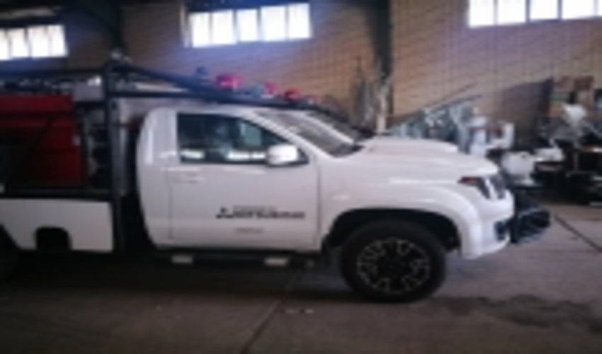 تجهیز عرصه های منابع طبیعی فارس به دو دستگاه خودرو آتش نشانی جنگلی