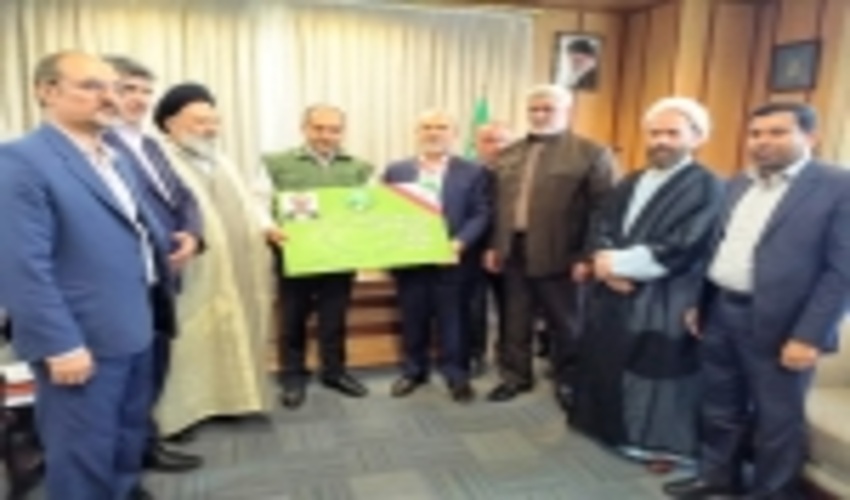 نشان همیار طبیعت به استاندار قم تقدیم شد