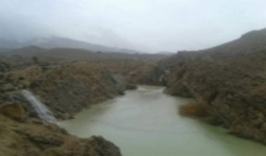 اجرای طرح مدیریت روان‌آب با احداث خشکه‌چین در حوزه شهری کوهیج شهرستان بستک