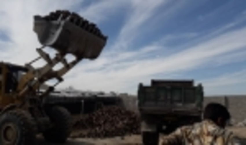 کشف و ضبط انبار ذغال و چوب غیر مجاز جنگلی در اراضی ملی شهرستان کازرون