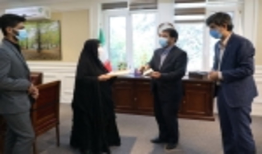 رییس سازمان جنگل ها با خانواده البرز زارعی دیدار کرد