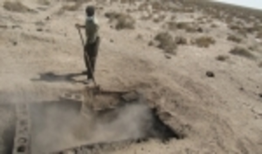 هرمزگان/تخریب یک باب کوره تولید ذغال غیرمجاز در شهرستان بندرلنگه