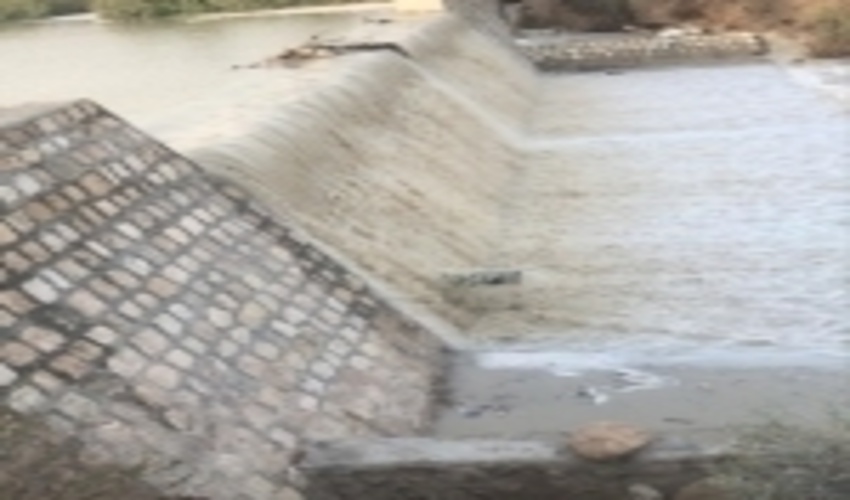 هرمزگان/آبگیری سازه های آبخیزداری در حوزه آبخیز رستاق و مقام در پی بارش اخیر