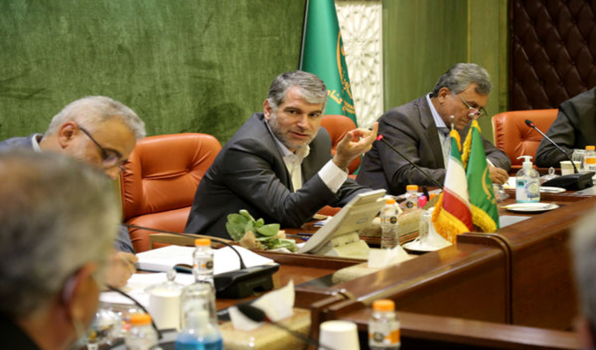 ایجاد کمربند حفاظتی مناطق آلوده و غیر آلوده در جنگل های زاگرس / تله نوری و محلول پاشی توسط بسیج وزارت جهاد کشاورزی و بسیج مردمی