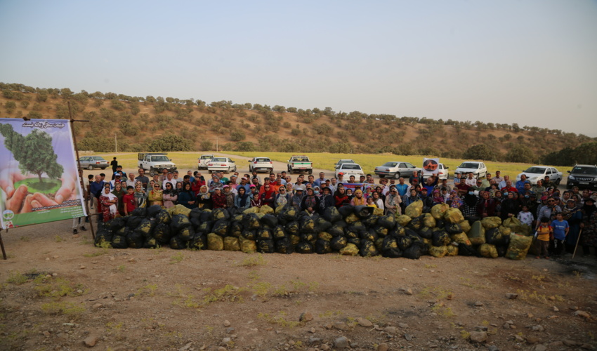 ایلام/پاکسازی پارک جنگلی چغاسبز به مناسبت روز جهانی نه به پلاستیک