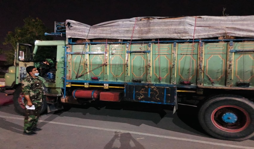 جنوب کرمان/کشف و ضبط ۱٠ تُن چوب بدون مجوز حمل در شهرستان جیرفت