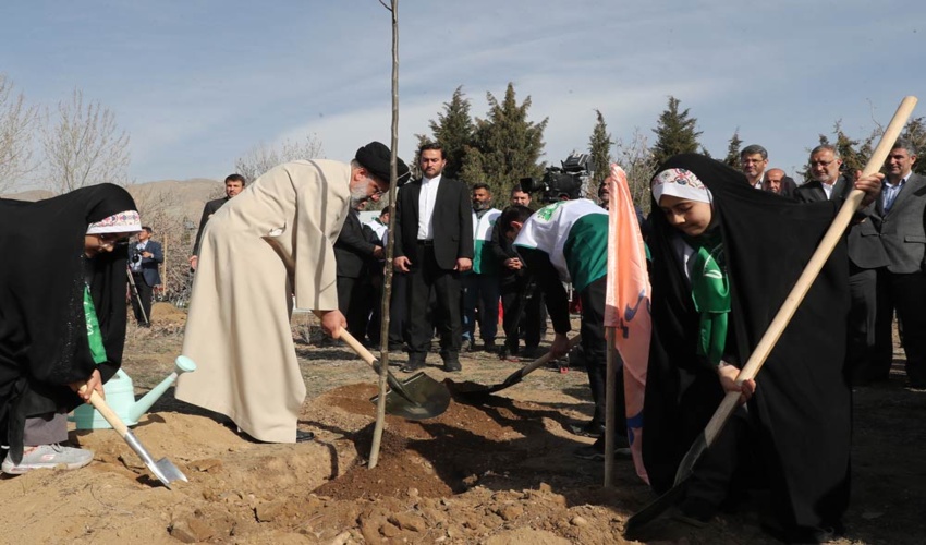 کاشت ۱ میلیارد درخت در ۴ سال اقدامی ارزنده در راستای حفظ محیط زیست و توسعه پایدار کشور است