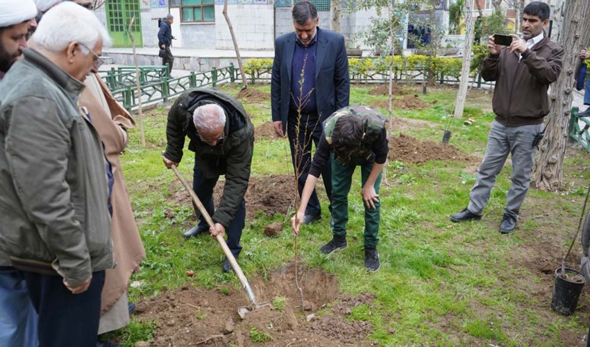 گزارش تصویری / برگزاری مراسم درختکاری در آستان مقدس امام‌زادگان عبدالله و زید علیهماالسلام