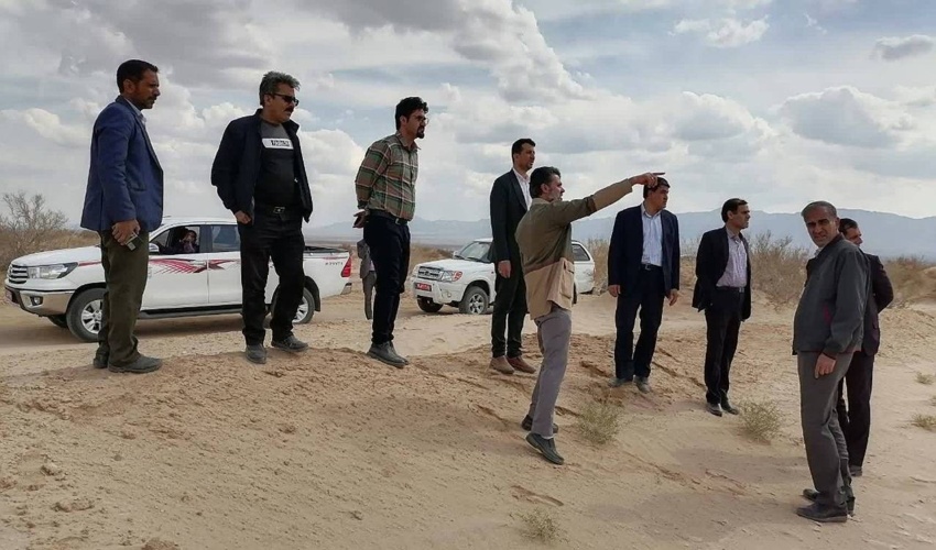 کرمان/آغاز عملیات مبارزه با ملخ‌های کوهان دار در جلال آباد زرند