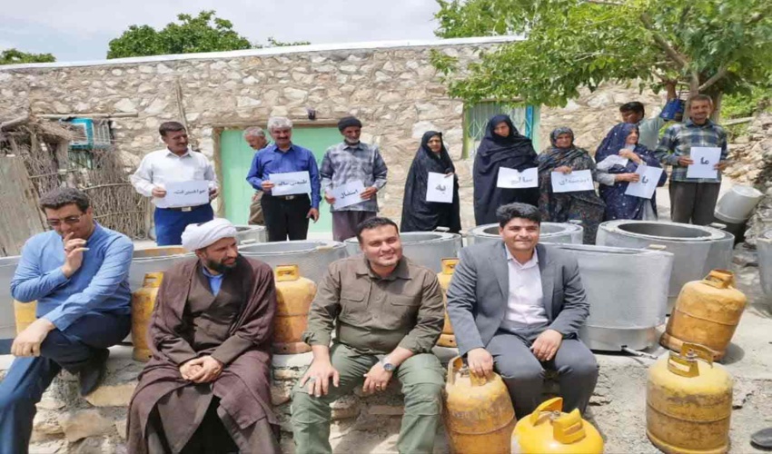 کرمان/ توزیع 20 دستگاه تنور گازی بین عشایر منطقه سیاهکوه شهرستان ارزوییه