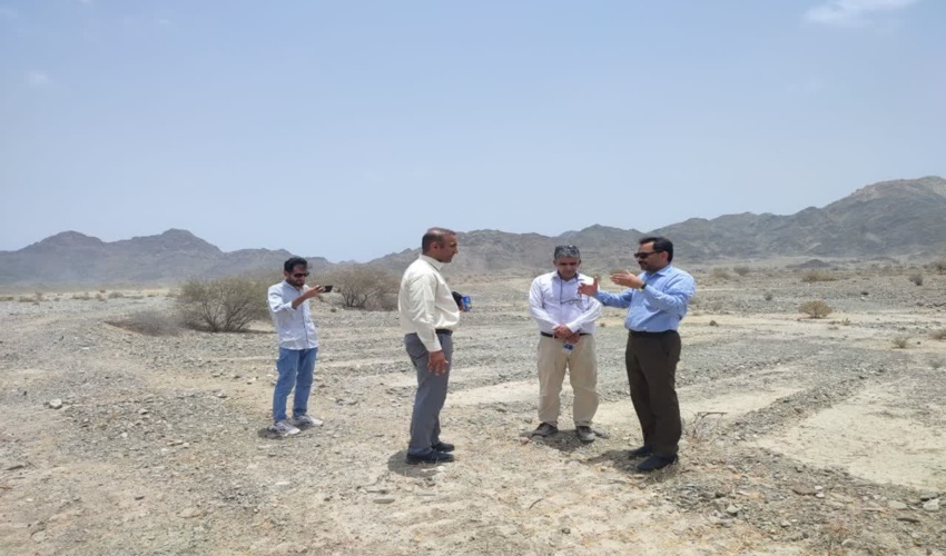 هرمزگان/بازدید معاون آبخیزداری اداره کل  از پروژه پخش سیلاب تیغ سیاه در میناب