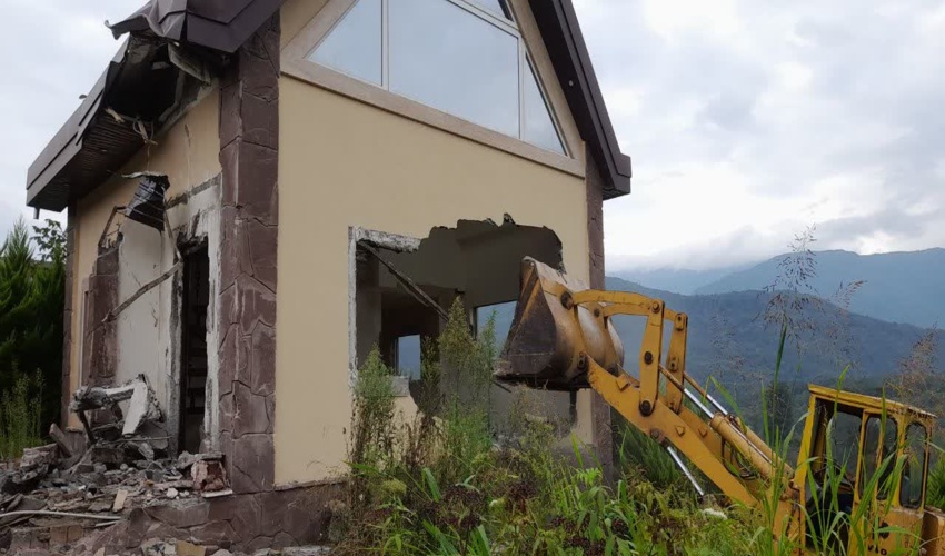 ۱۱ هزار مترمربع از اراضی ملی شهرستان چالوس به ارزش ۱۱۰ میلیارد تومان رفع تصرف شد