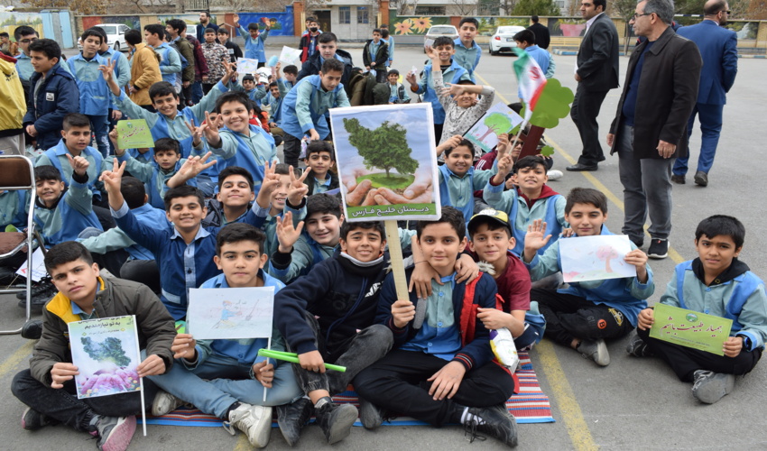 کرمانشاه/ برگزاری همایش بزرگ همیاران طبیعت دانش آموزی در هفته منابع طبیعی