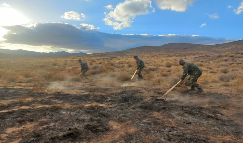 اصفهان/ آتش‌سوزی مراتع نهوج اردستان مهار شد