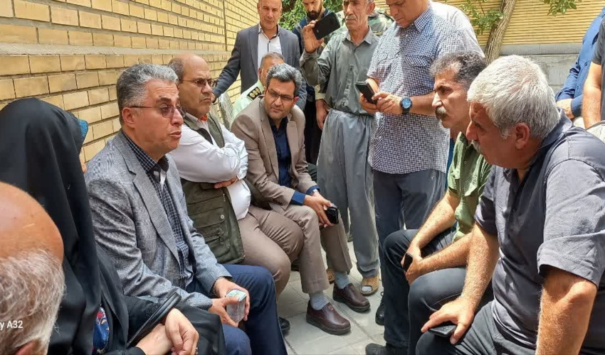 ادای احترام نمایندگان سازمان منابع طبیعی به خانواده حمید مرادی؛ جان نثار عرصه منابع طبیعی و محیط زیست