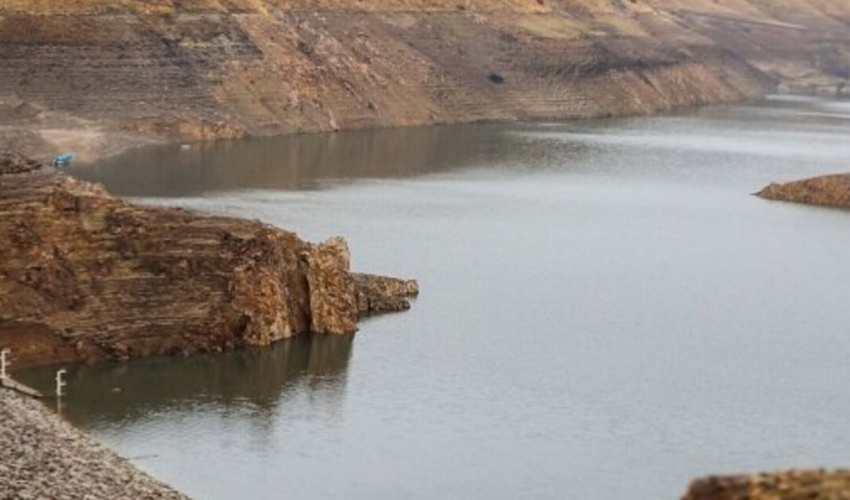 در پی بارندگی‌های اخیر سد آبخیز نازدشت در هرمزگان، به طور کامل آب‌گیری شد